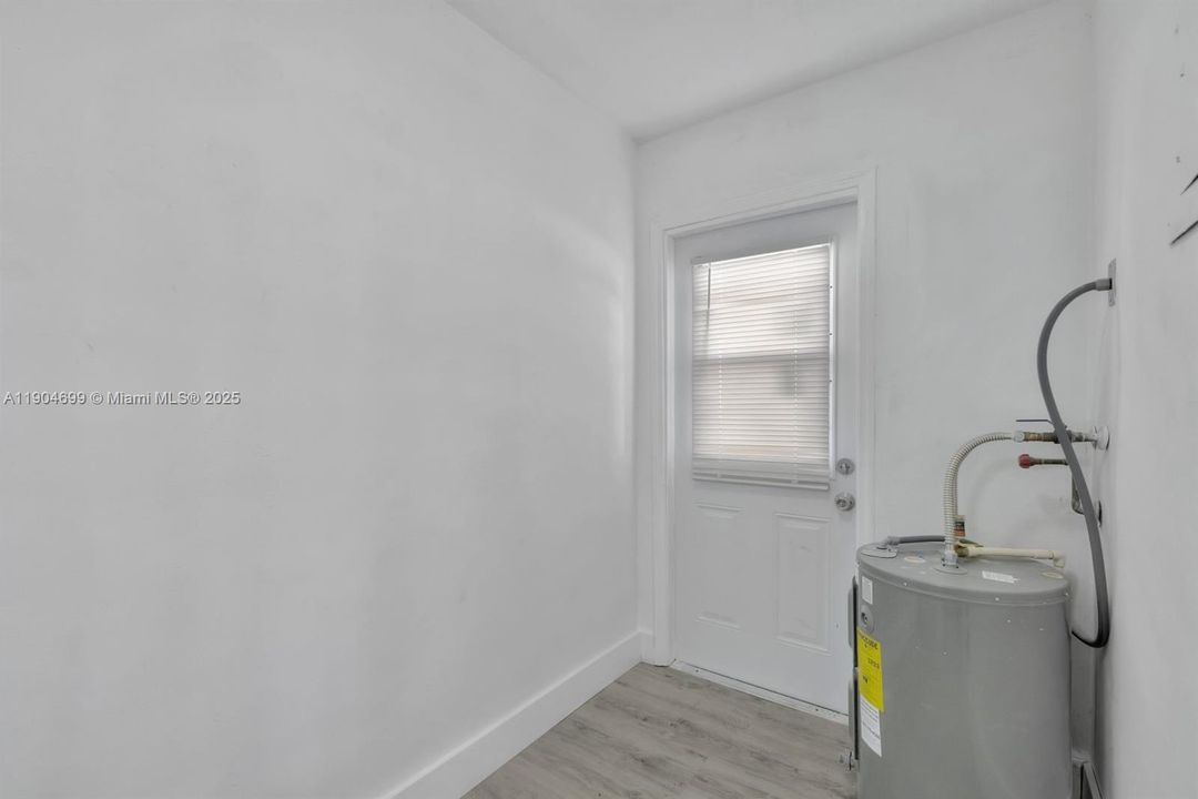 For Sale: $339,000 (2 beds, 1 baths, 1204 Square Feet)