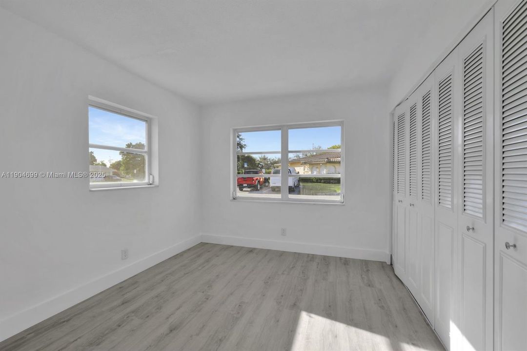 For Sale: $339,000 (2 beds, 1 baths, 1204 Square Feet)