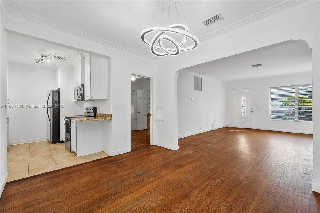 待售: $1,500,000 (3 贝兹, 2 浴室, 1355 平方英尺)