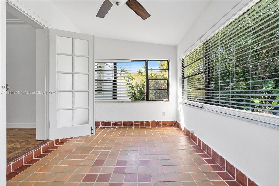 待售: $1,500,000 (3 贝兹, 2 浴室, 1355 平方英尺)