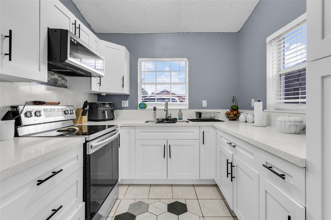 For Sale: $469,000 (3 beds, 2 baths, 1197 Square Feet)