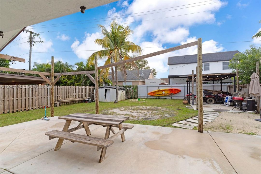 For Sale: $469,000 (3 beds, 2 baths, 1197 Square Feet)