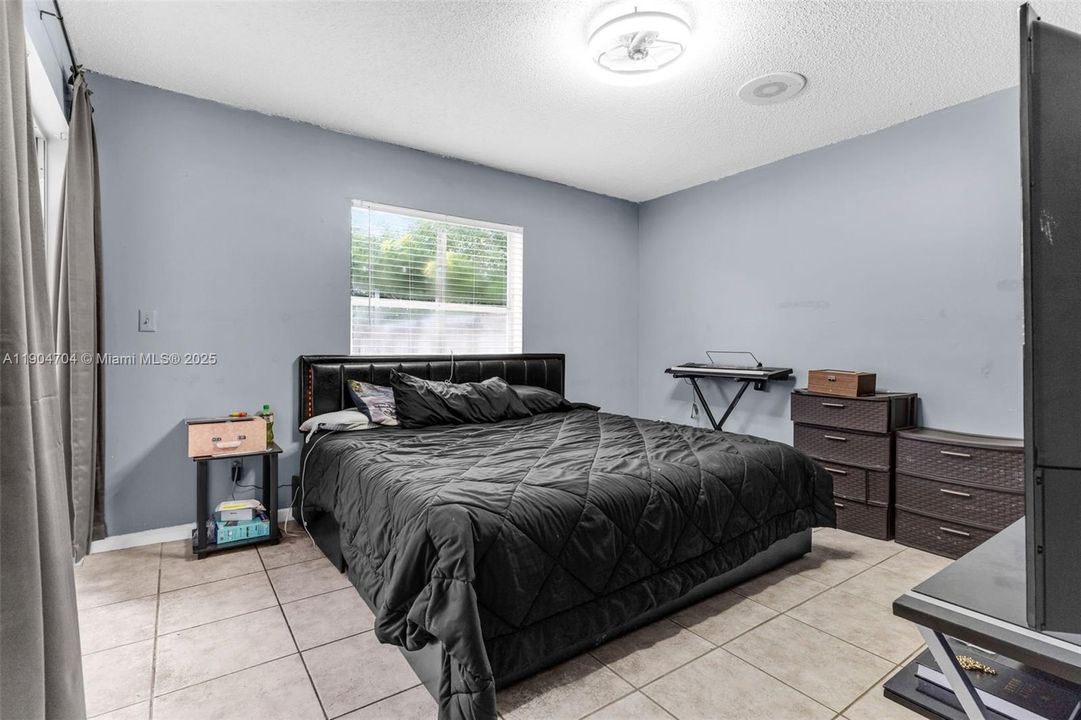 For Sale: $469,000 (3 beds, 2 baths, 1197 Square Feet)