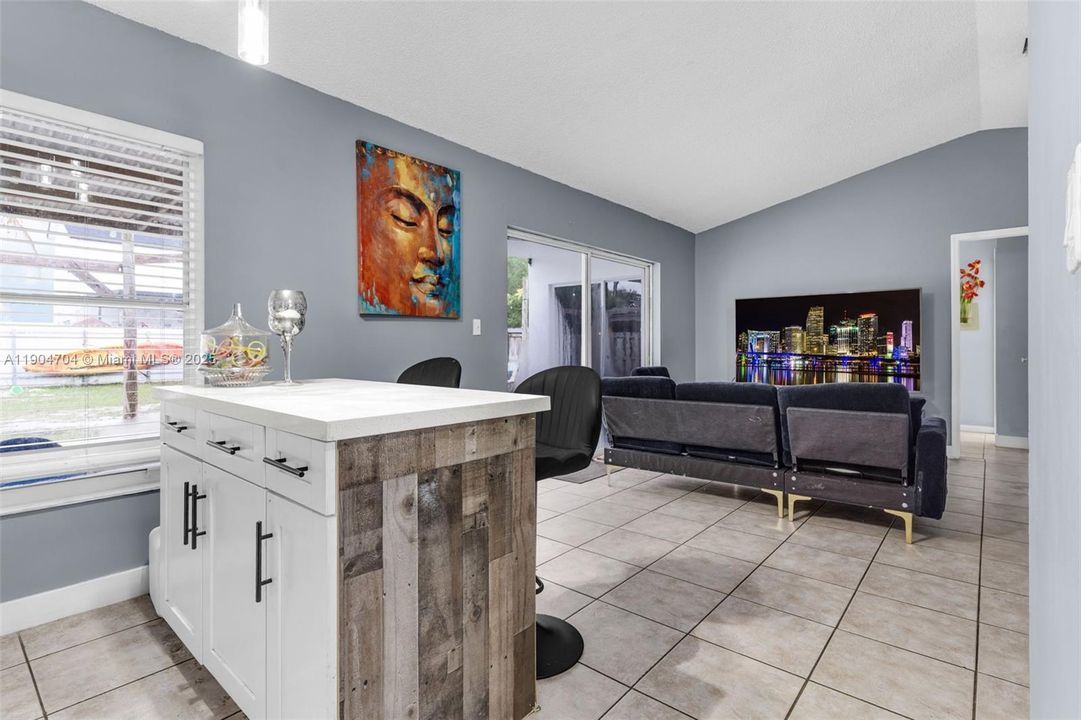 For Sale: $469,000 (3 beds, 2 baths, 1197 Square Feet)