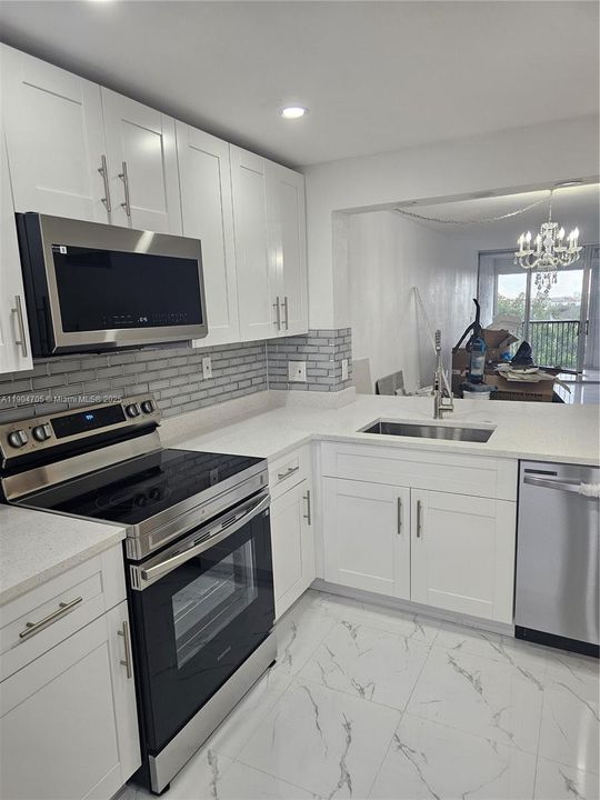 For Sale: $179,900 (2 beds, 2 baths, 1260 Square Feet)