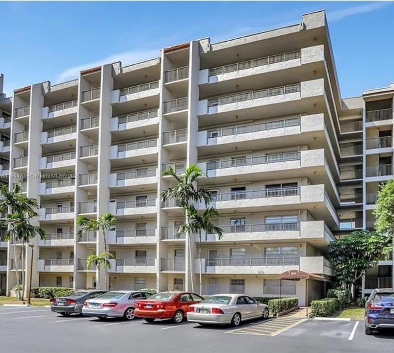 For Sale: $179,900 (2 beds, 2 baths, 1260 Square Feet)