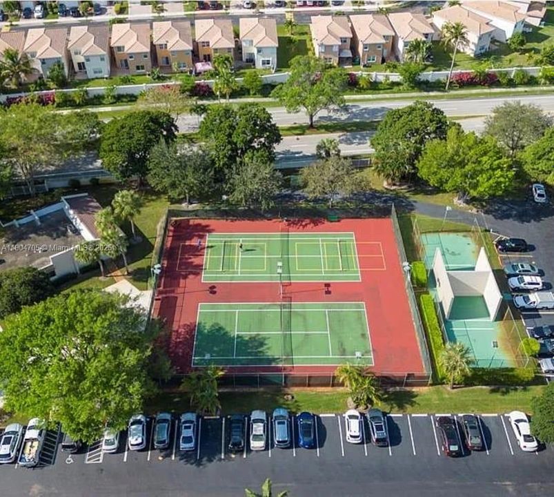 For Sale: $179,900 (2 beds, 2 baths, 1260 Square Feet)