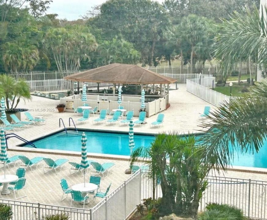 For Sale: $179,900 (2 beds, 2 baths, 1260 Square Feet)