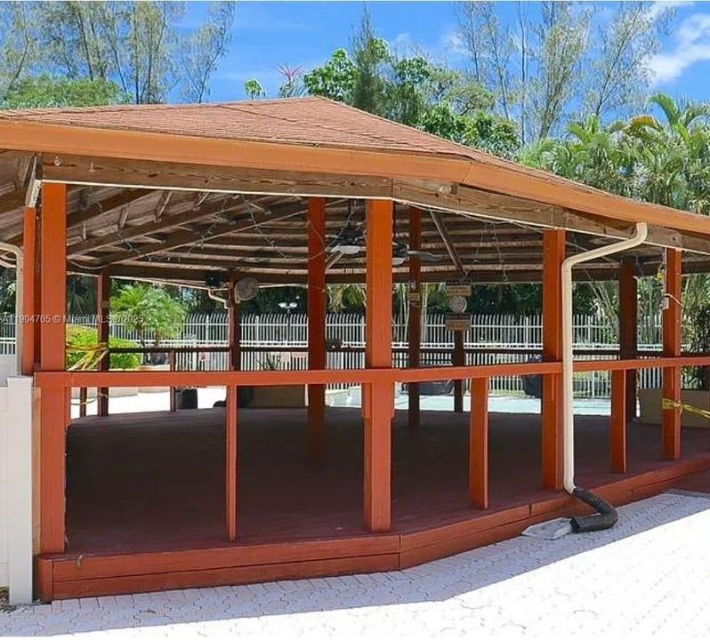 For Sale: $179,900 (2 beds, 2 baths, 1260 Square Feet)