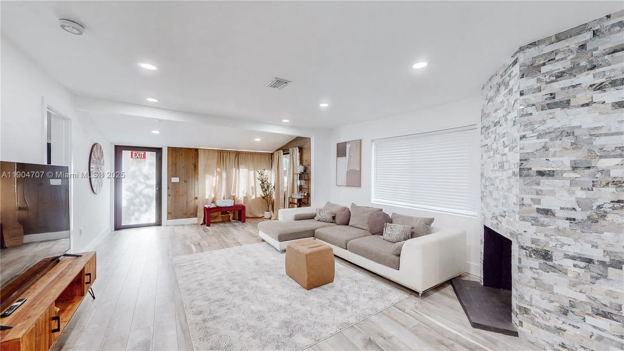 Recently Rented: $4,800 (4 beds, 2 baths, 2020 Square Feet)