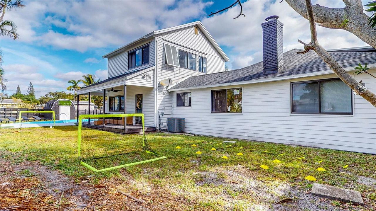 Recently Rented: $4,800 (4 beds, 2 baths, 2020 Square Feet)