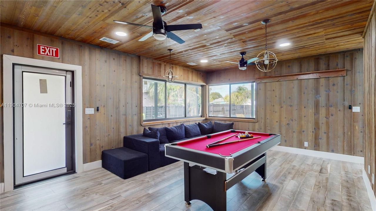 Recently Rented: $4,800 (4 beds, 2 baths, 2020 Square Feet)