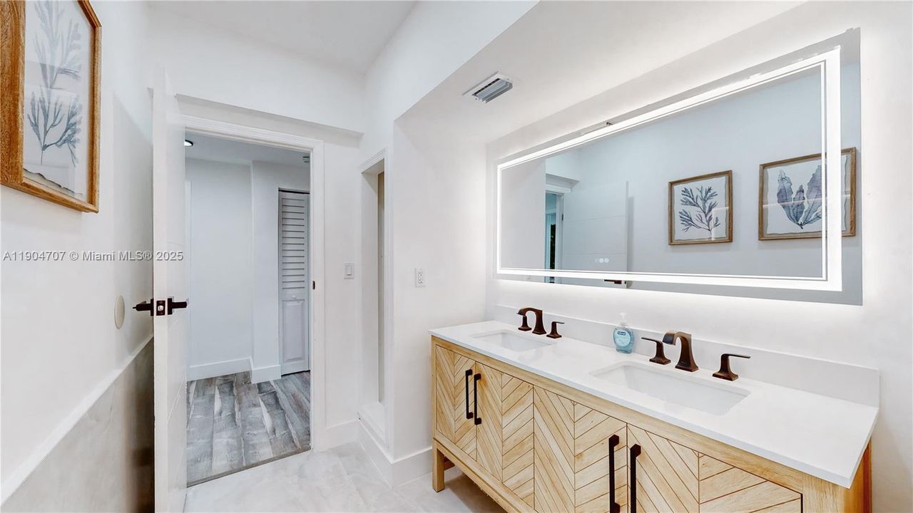 Recently Rented: $4,800 (4 beds, 2 baths, 2020 Square Feet)