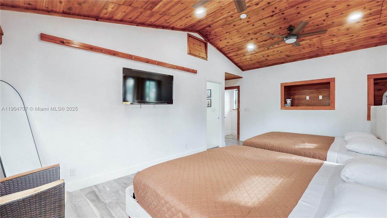 Recently Rented: $4,800 (4 beds, 2 baths, 2020 Square Feet)