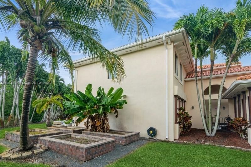 For Sale: $1,050,000 (5 beds, 5 baths, 3479 Square Feet)