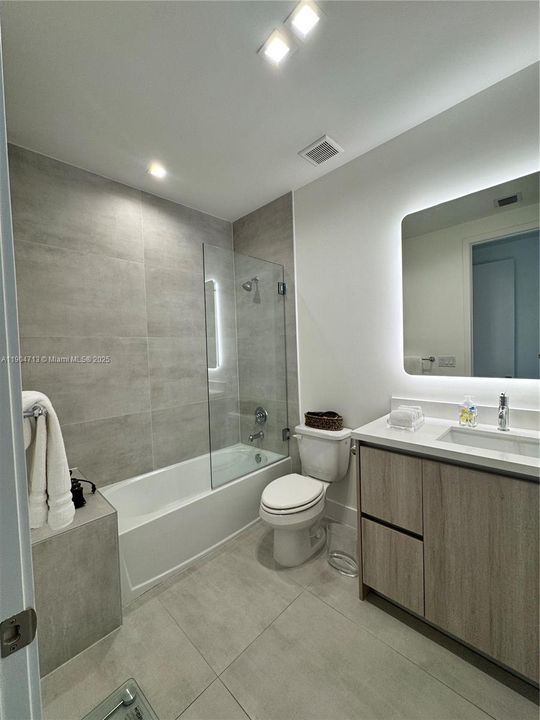 For Sale: $1,199,000 (3 beds, 3 baths, 2509 Square Feet)