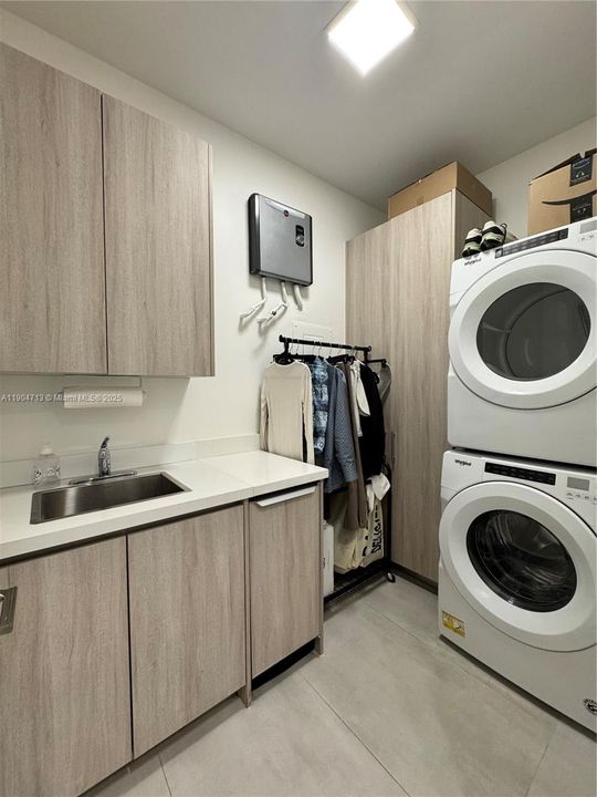 For Sale: $1,199,000 (3 beds, 3 baths, 2509 Square Feet)