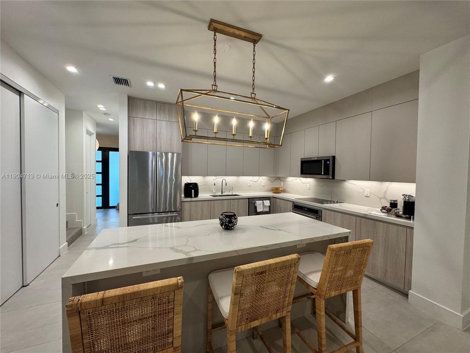 For Sale: $1,199,000 (3 beds, 3 baths, 2509 Square Feet)