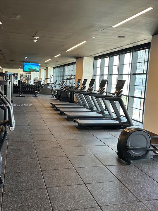 For Sale: $560,000 (1 beds, 1 baths, 588 Square Feet)