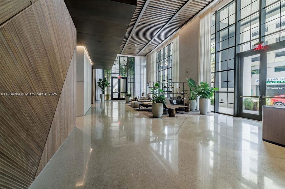 For Sale: $560,000 (1 beds, 1 baths, 588 Square Feet)