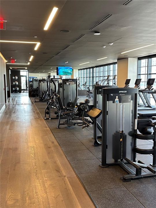 For Sale: $560,000 (1 beds, 1 baths, 588 Square Feet)