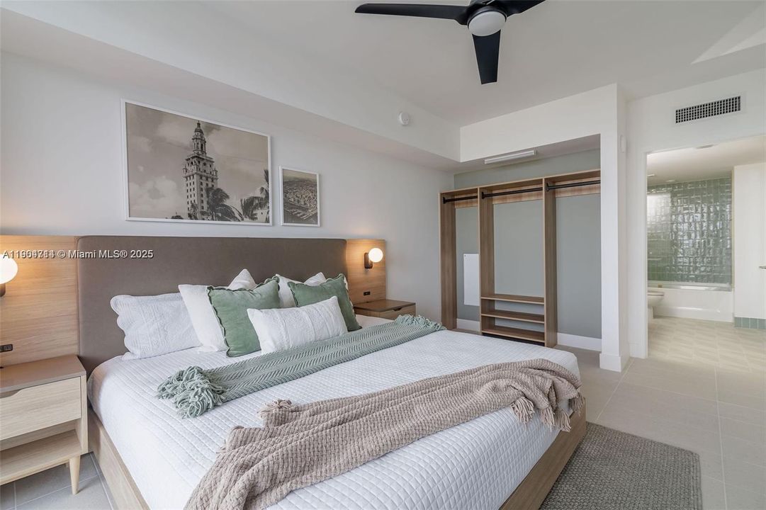 For Sale: $560,000 (1 beds, 1 baths, 588 Square Feet)