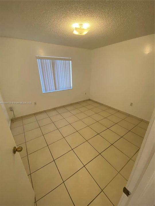 For Rent: $1,750 (1 beds, 1 baths, 700 Square Feet)