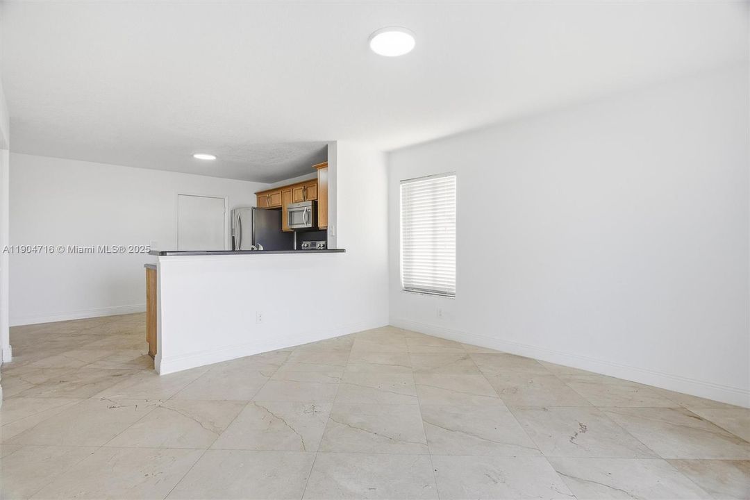 На продажу: $675,000 (4 спален, 2 ванн, 2049 Квадратных фут)