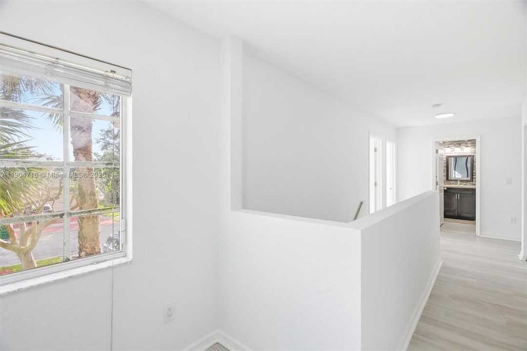 На продажу: $675,000 (4 спален, 2 ванн, 2049 Квадратных фут)