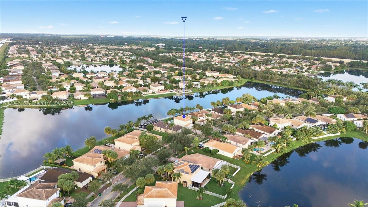 На продажу: $675,000 (4 спален, 2 ванн, 2049 Квадратных фут)