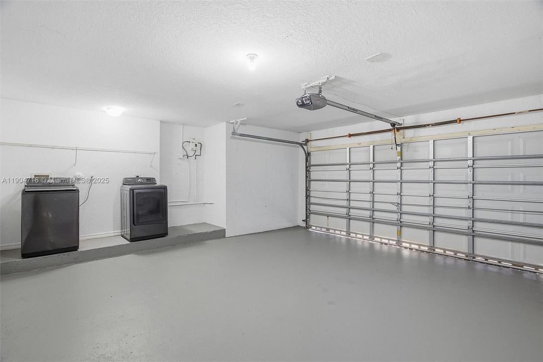 На продажу: $675,000 (4 спален, 2 ванн, 2049 Квадратных фут)