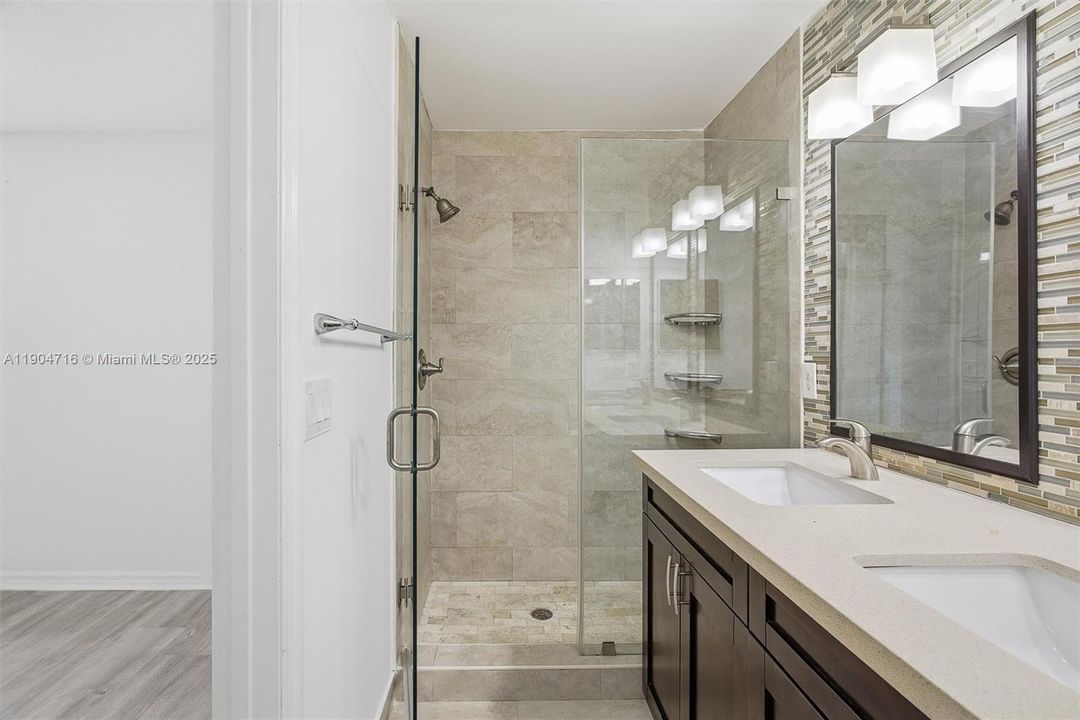 На продажу: $675,000 (4 спален, 2 ванн, 2049 Квадратных фут)