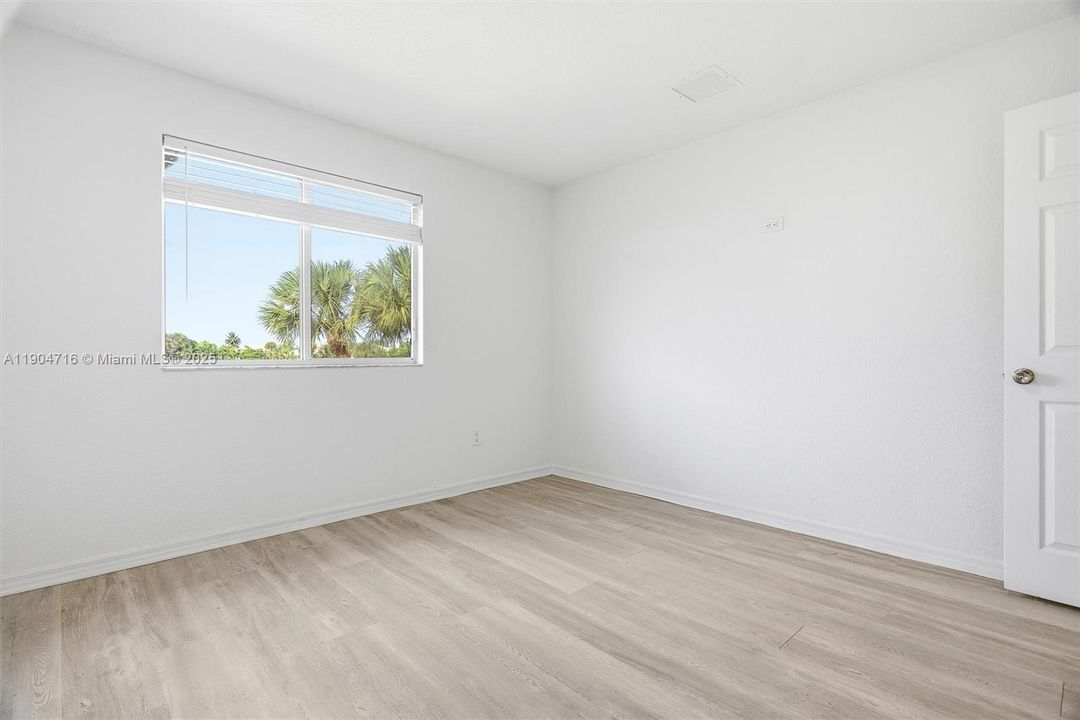 На продажу: $675,000 (4 спален, 2 ванн, 2049 Квадратных фут)