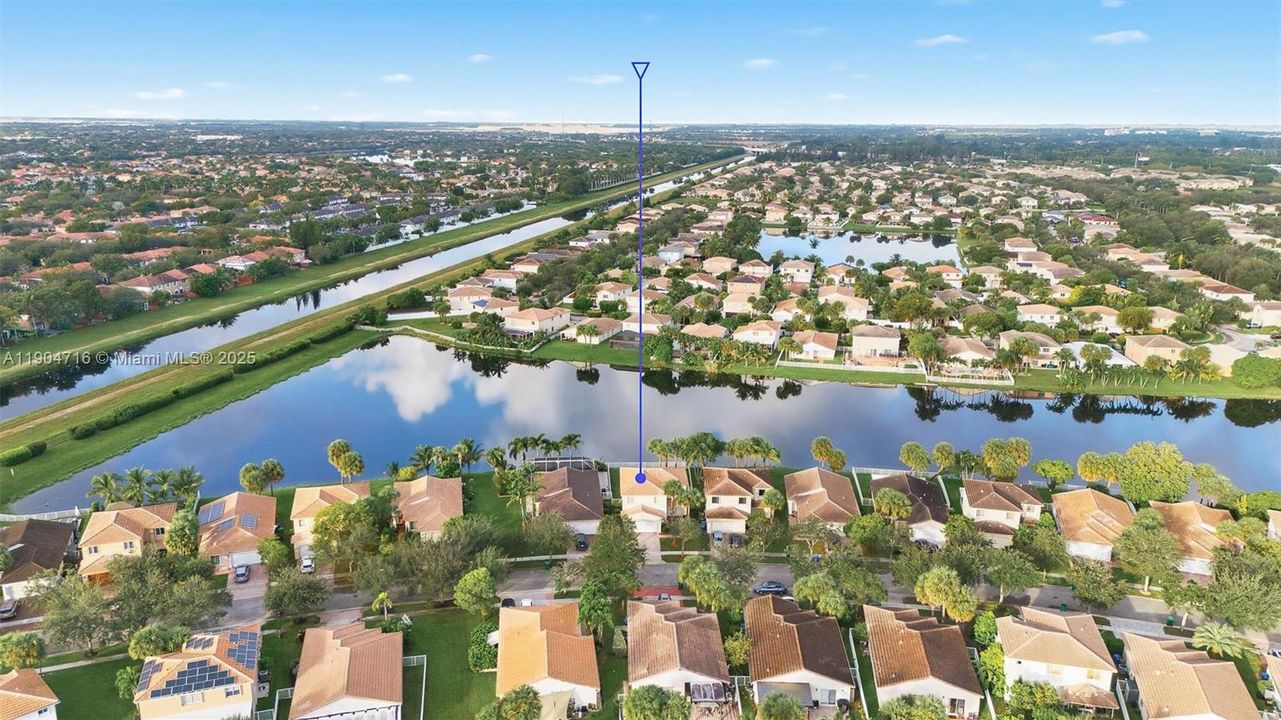 На продажу: $675,000 (4 спален, 2 ванн, 2049 Квадратных фут)