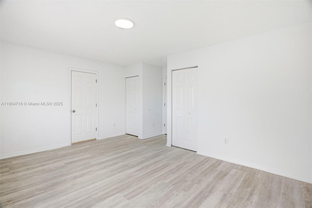 На продажу: $675,000 (4 спален, 2 ванн, 2049 Квадратных фут)