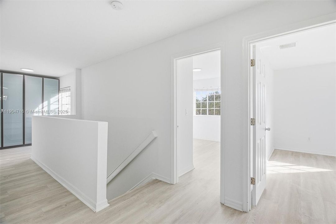 На продажу: $675,000 (4 спален, 2 ванн, 2049 Квадратных фут)