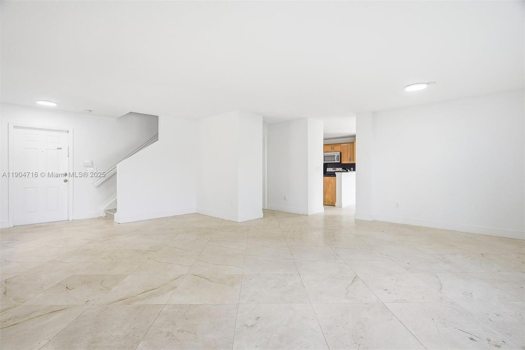 На продажу: $675,000 (4 спален, 2 ванн, 2049 Квадратных фут)