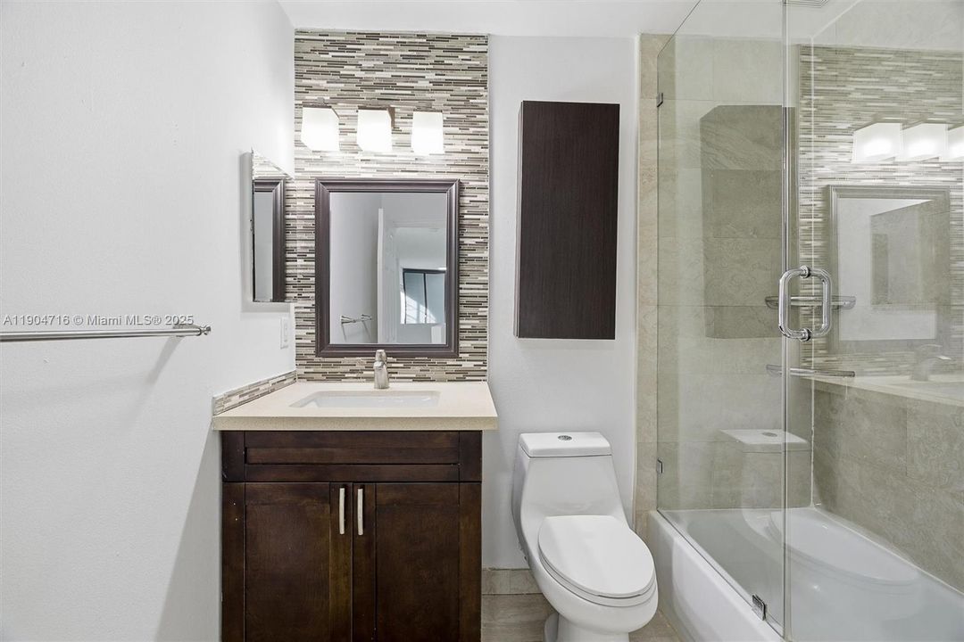 На продажу: $675,000 (4 спален, 2 ванн, 2049 Квадратных фут)