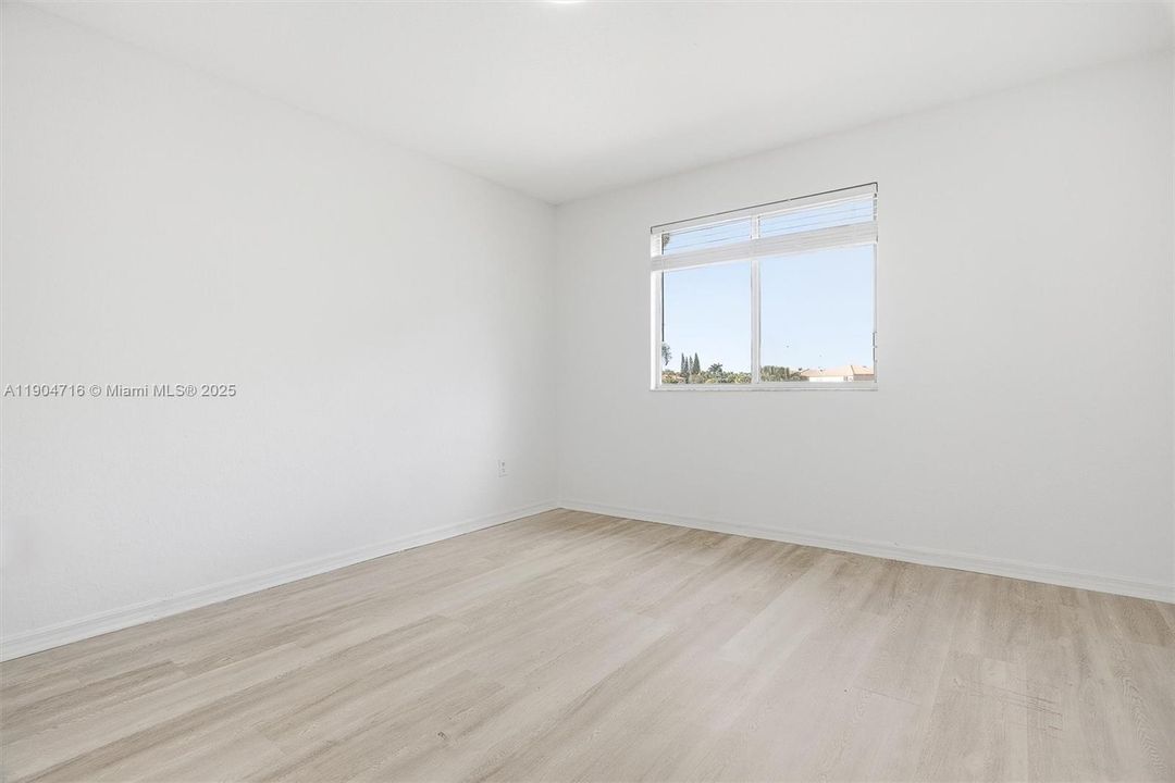 На продажу: $675,000 (4 спален, 2 ванн, 2049 Квадратных фут)