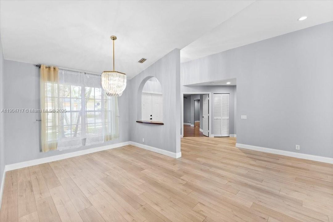 For Rent: $6,800 (5 beds, 2 baths, 2604 Square Feet)