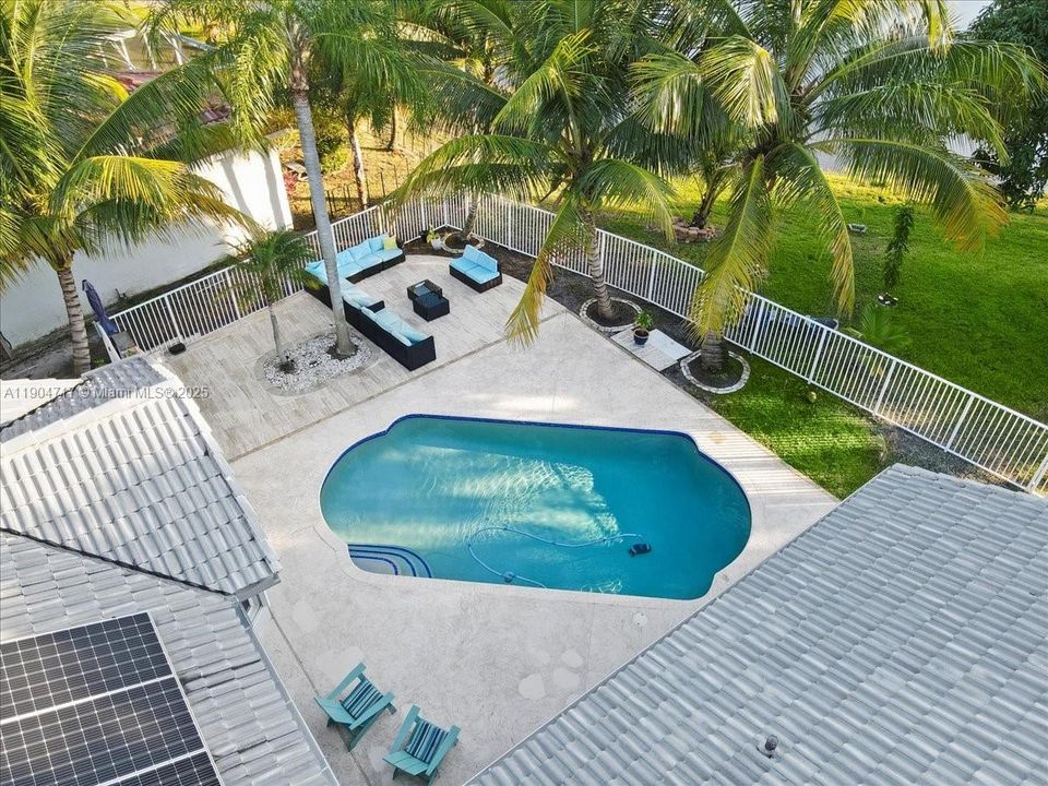 For Rent: $6,800 (5 beds, 2 baths, 2604 Square Feet)