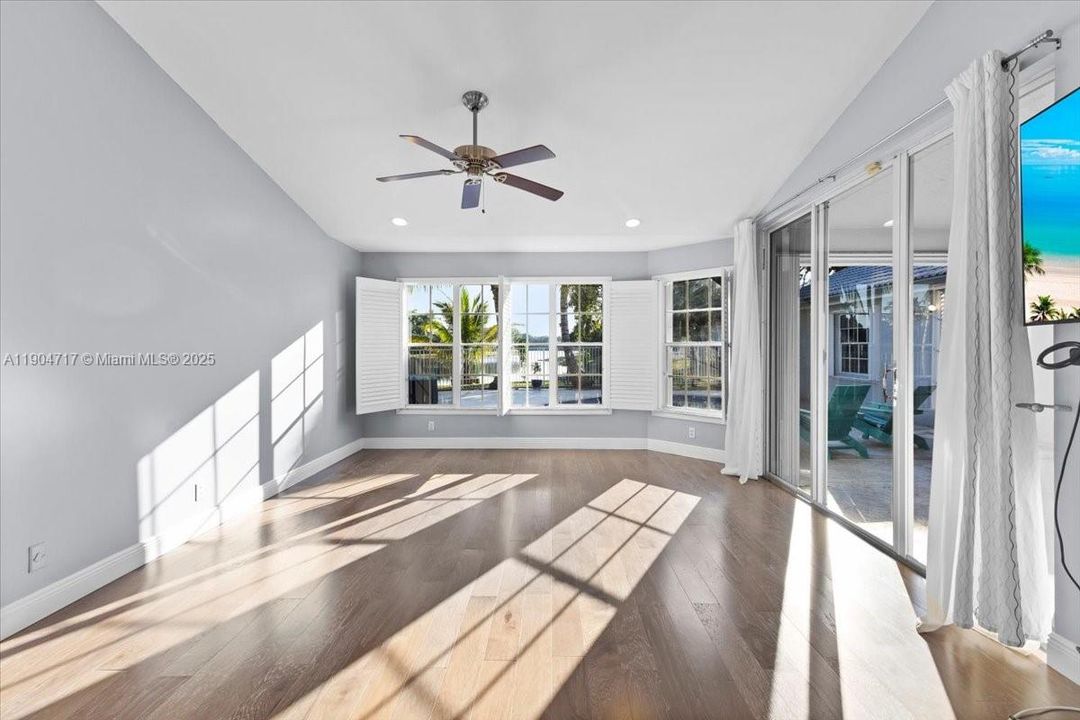 For Rent: $6,800 (5 beds, 2 baths, 2604 Square Feet)