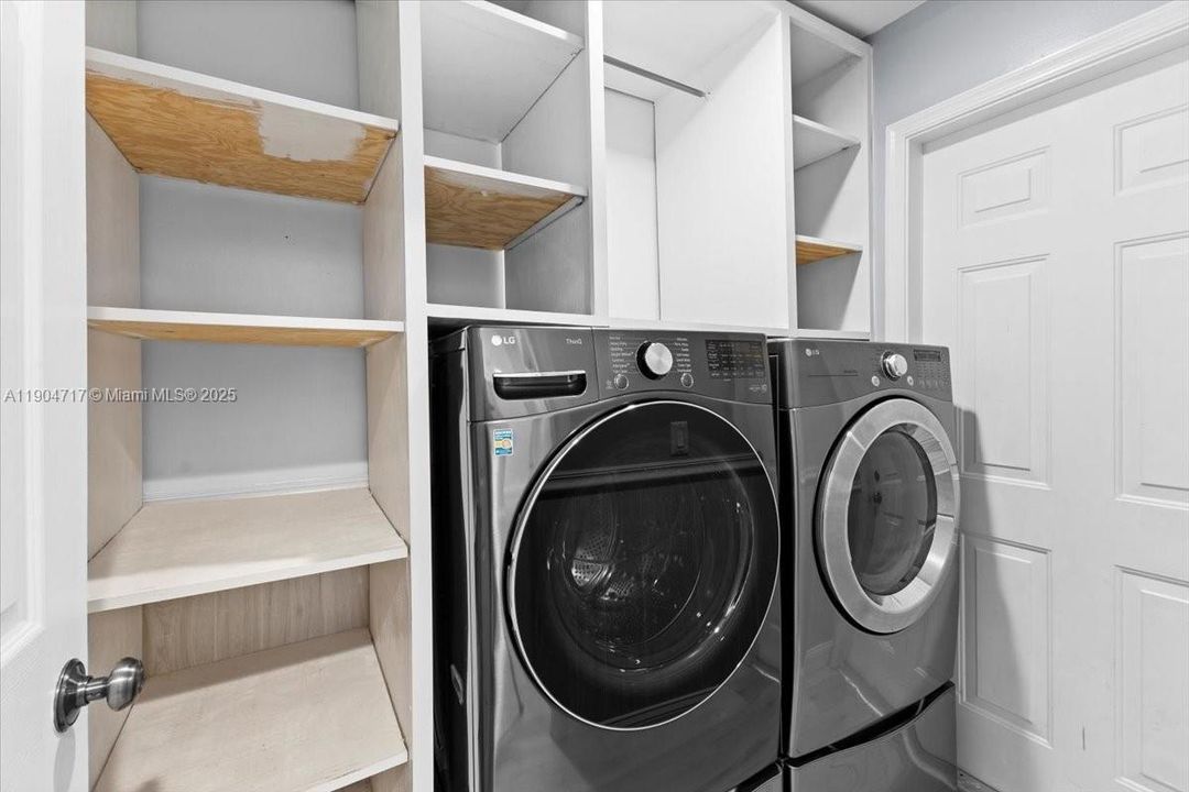 For Rent: $6,800 (5 beds, 2 baths, 2604 Square Feet)