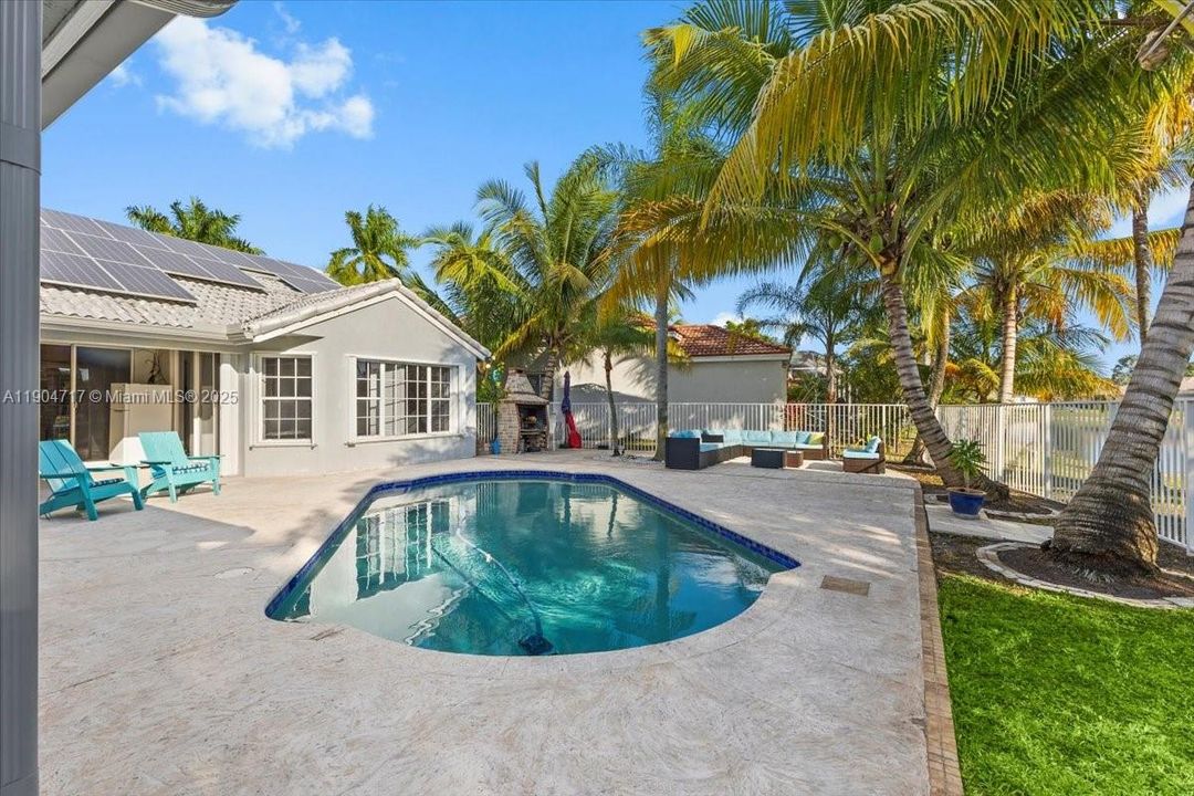 For Rent: $6,800 (5 beds, 2 baths, 2604 Square Feet)