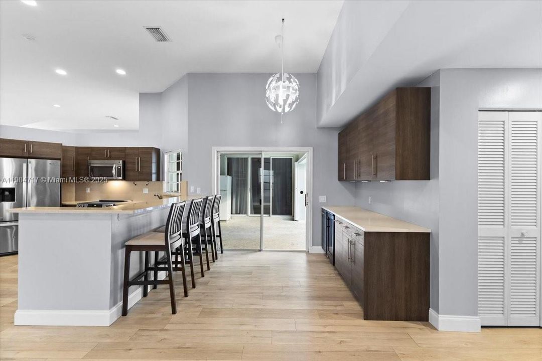 For Rent: $6,800 (5 beds, 2 baths, 2604 Square Feet)