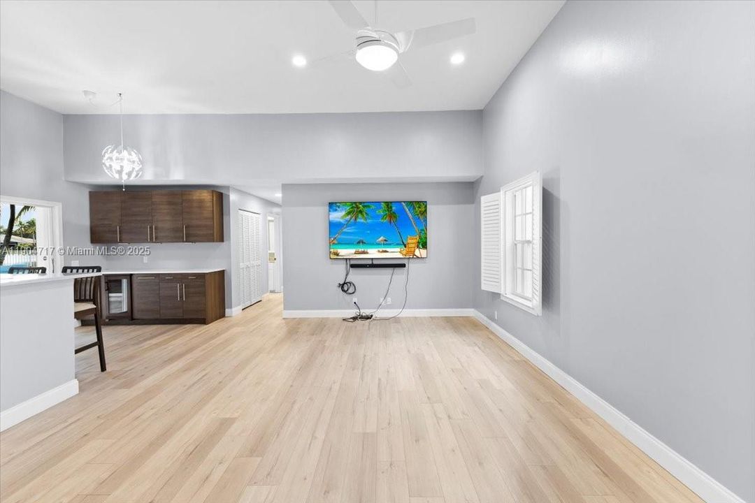 For Rent: $6,800 (5 beds, 2 baths, 2604 Square Feet)