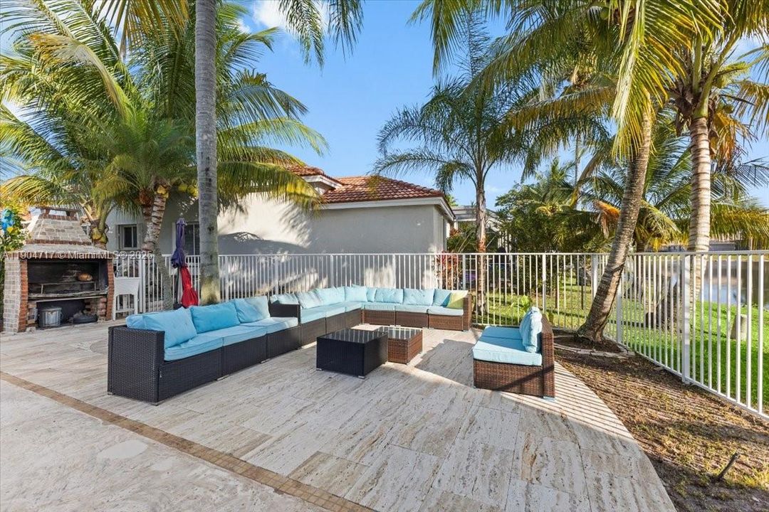 For Rent: $6,800 (5 beds, 2 baths, 2604 Square Feet)