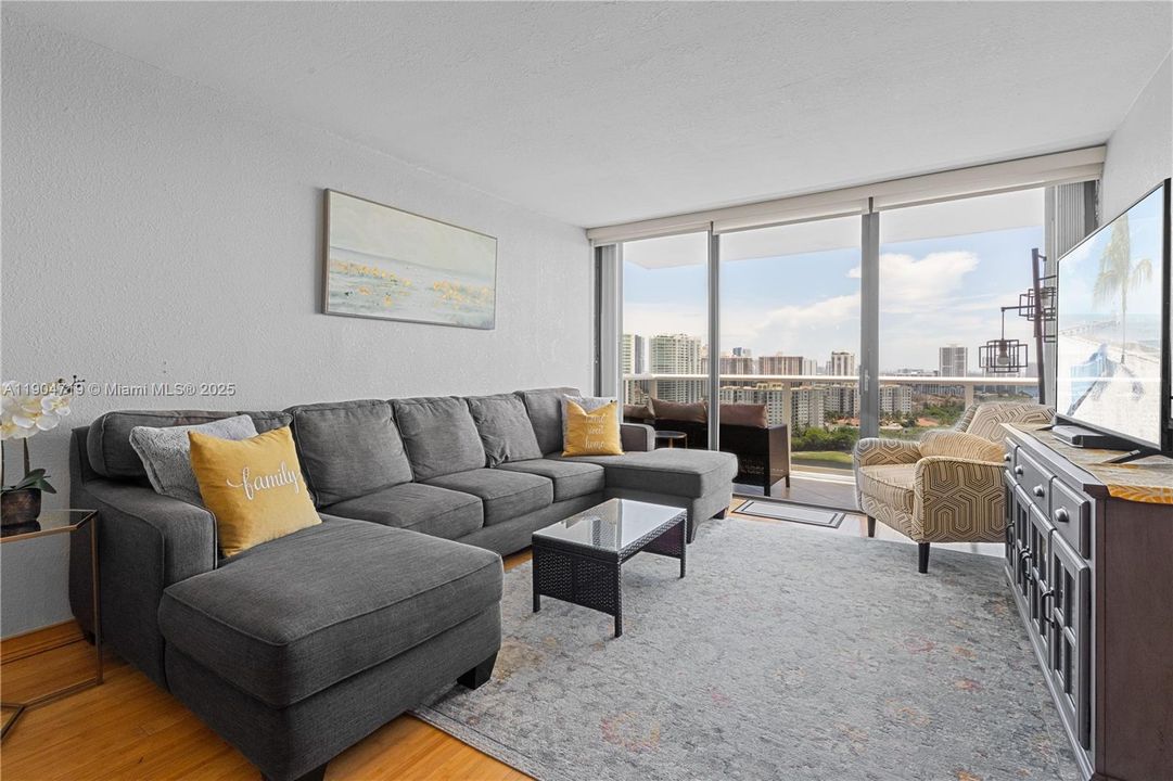 For Rent: $3,200 (2 beds, 2 baths, 996 Square Feet)