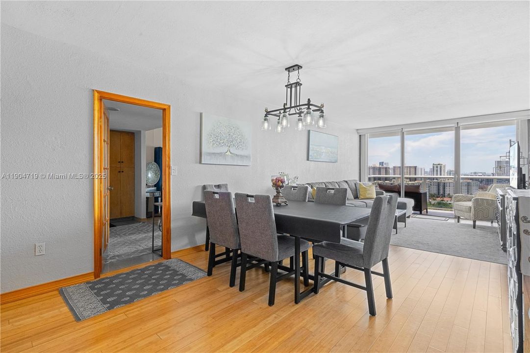 For Rent: $3,200 (2 beds, 2 baths, 996 Square Feet)