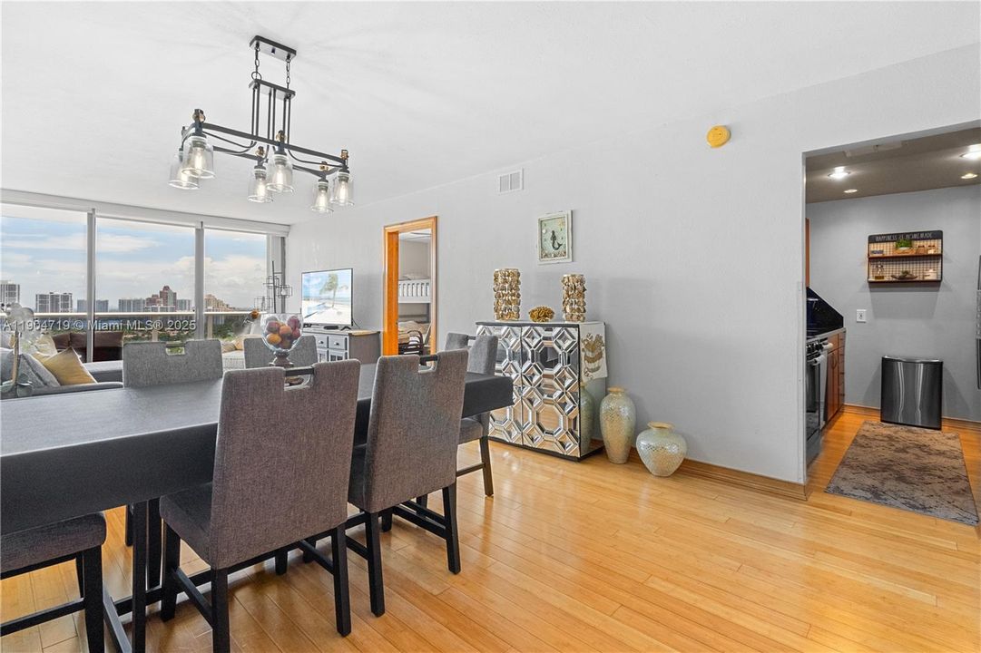 For Rent: $3,200 (2 beds, 2 baths, 996 Square Feet)